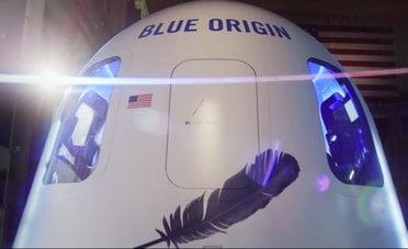 Bezos sorpassa Musk nella corsa alla Luna. La NASA sceglie Blue Origin