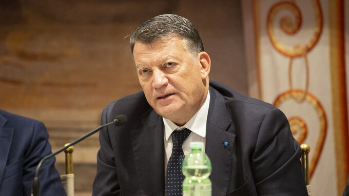 “Subito stipendi più alti e meno ore di lavoro a parità di salario”: le richieste di Bombardieri (Uil) al governo Meloni