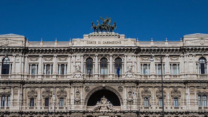Si ammala perché lavora troppo, ora il datore di lavoro deve risarcirlo. Lo dice la Cassazione