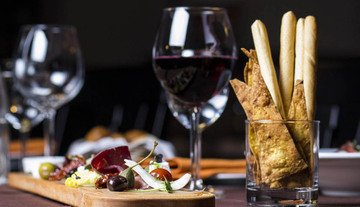 Ecco cosa rischi dal 2025 se bevi un bicchiere di vino e ti metti alla guida