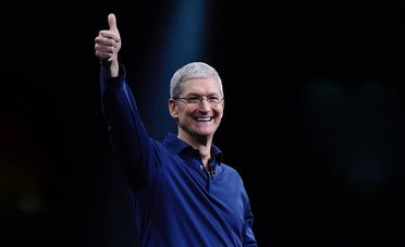 Tim Cook lascia la guida di Apple. Ecco chi sarà il nuovo CEO della società nel 2026
