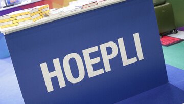 Hoepli rifiuta l'offerta di questo gruppo e vende l'editoria scolastica a Mondadori