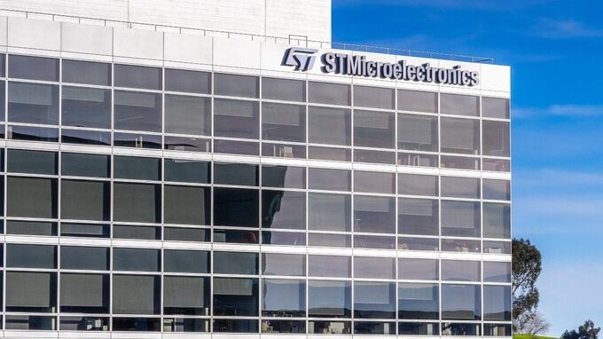Perché le azioni STM affondano a Piazza Affari. Titolo -14%