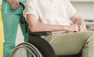 Assegno di accompagnamento ed RSA, ecco quando i familiari perdono il sussidio