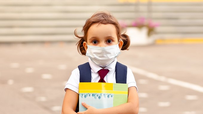 Se un bambino è raffreddato può andare a scuola?