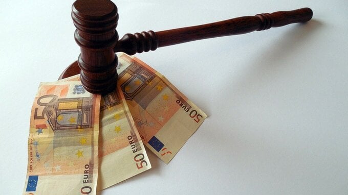 Casa all'asta, la vendita non copre il debito: chi paga il residuo?