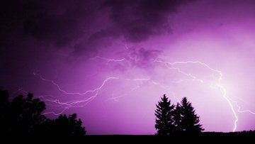Allerta fulmini in Italia: i luoghi più pericolosi e come mettersi al riparo