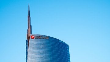 Azioni UniCredit sotto i riflettori. La Germania venderà quota 12,7% in Commerzbank a Orcel?