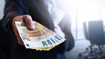 Bonus fino a 400 euro per chi ha più di 65 anni o è invalido, si può richiedere subito