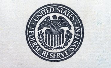 Dalle minute della Fed, la maggioranza del FOMC vede un altro rialzo entro fine anno. Il Treasury sale al 5,33%