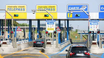 Addio ai caselli in autostrada, arriva il Free Flow. Come si paga il pedaggio senza fermarsi