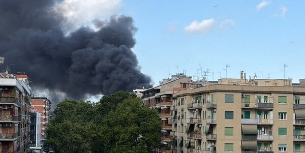 Incendio in un vivaio tra Appio Latino e Casilina, a Roma. Cause ancora da accertare (VIDEO)