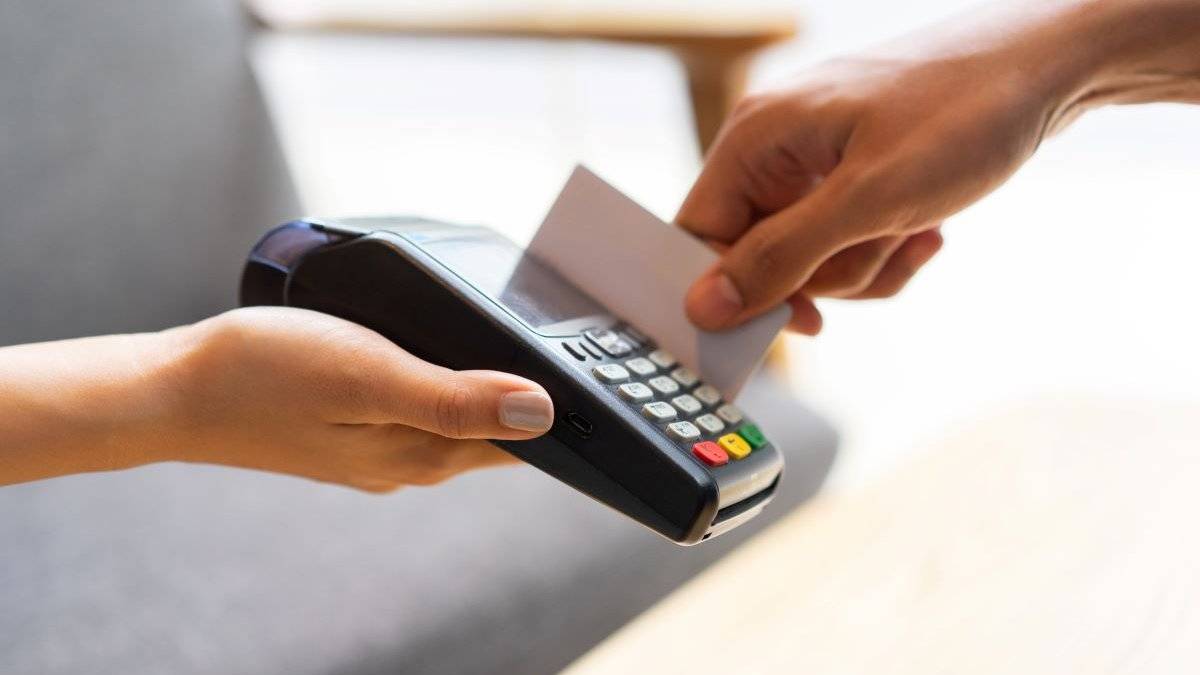 Quanto si può pagare con il bancomat? I limiti di pagamento
