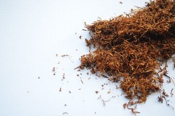 Aumento tabacchi dal 14 ottobre, nuovi rincari per sigari, trinciati e stick