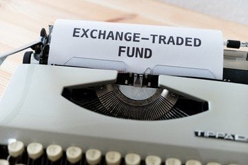 Se investi in questi ETF rischi di pagare una tripla tassazione. Fino al 56% sui dividendi