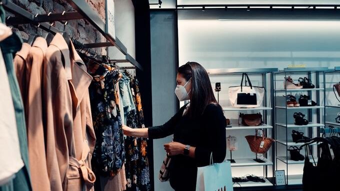 Licenziamento per chi non indossa la mascherina al lavoro, perché è legittimo 