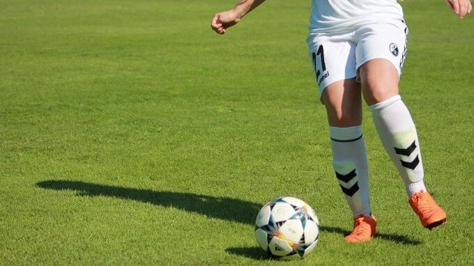 Il calcio femminile passa al professionismo: cosa cambia, perché è importante