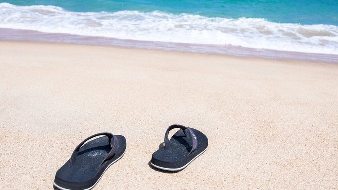 Sai che se ti fai male in spiaggia hai diritto al risarcimento? Ecco quando e chi deve pagare
