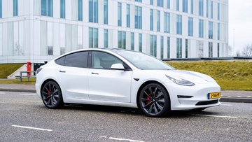 Tesla Model 3: in Europa arrivano le prime unità fatte in Cina