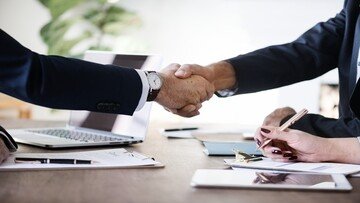 Assunzioni giovani in banca: 2.500 dalla fusione Intesa-Ubi