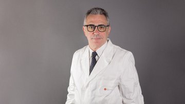Boom Omicron 5: «È la più contagiosa di tutte, ecco i sintomi. Rischio ondata estiva». Intervista a Pregliasco