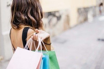 Come segnalare un negozio che imbroglia sui saldi?