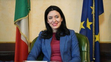 Ritorno a scuola, rivolta contro le linee guida di Azzolina: “Inesistenti”