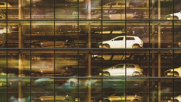 Il mercato dell'auto e la svolta green che non arriva: +21% a dicembre ma 2022 negativo