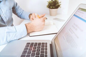 3 lavori da remoto e senza esperienza che puoi iniziare nel 2025