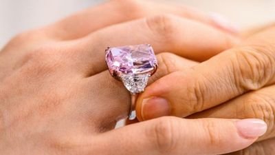 Messo all'asta il diamante rosa più grande del mondo: ecco quanto costa
