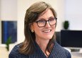 Chi è e quanto guadagna Cathie Wood, l'investitrice americana CEO di Ark Invest