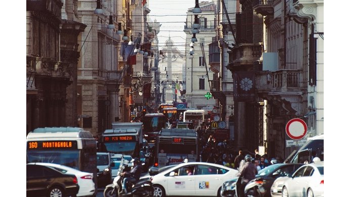 Pedaggio per entrare in centro e stop ad auto Euro 4 a Roma: cosa sta succedendo davvero
