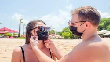 In spiaggia serve la mascherina? Nuove regole da rispettare