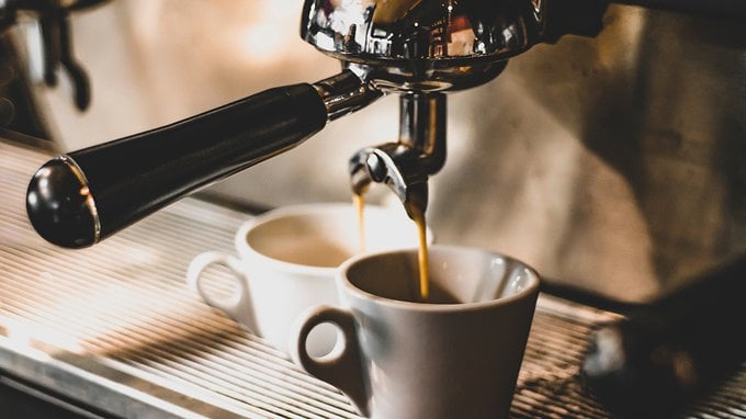 Come aprire un bar? Ecco cosa serve, tra requisiti e licenze