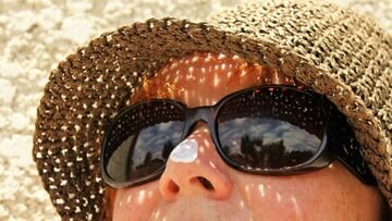Da 17 a 300 euro al litro, ecco quanto dovresti spendere per le creme solari: “A volte vale la pena investire”