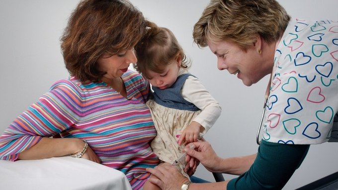 Allerta tridemia nei bambini, cos'è e i consigli dei pediatri