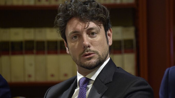 Che fine ha fatto Giambruno? Cosa fa adesso l'ex compagno della premier Meloni