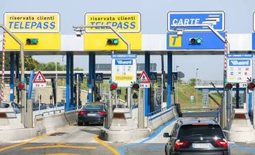 Addio ai caselli in autostrada, arriva il Free Flow. Come si paga il pedaggio senza fermarsi