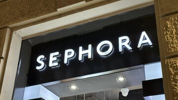 Questa CEO di 15 anni fa impazzire i clienti di Sephora. Scaffali vuoti in meno di un'ora