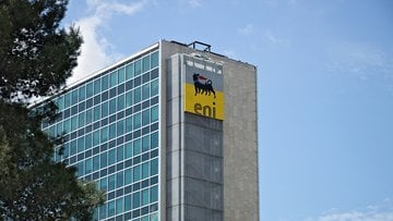 Con i robot umanoidi Eni “gioca” alla tech company. Ma il piano 2030 punta a più petrolio e gas
