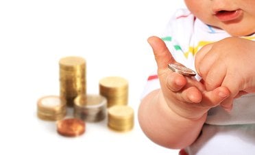 Pensioni, in arrivo il fondo per i nuovi nati. Ma chi paga?