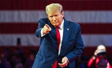 Trump vuole separare l'Italia dall'Unione Europea	