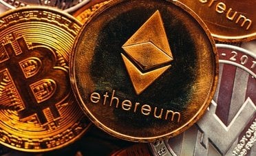 Perché il prezzo di Ethereum è sceso del 14% in un mese e cosa prevedono ora gli analisti?
