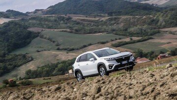 Suzuki S-Cross 140V: ibrida e integrale [Primo Contatto]