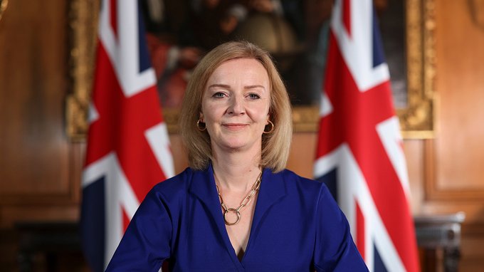 Liz Truss: chi è e quanto guadagna il (quasi) ex primo ministro del Regno Unito