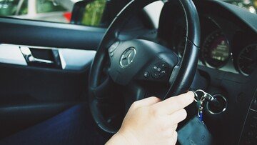 Come diventare autista di auto blu e quanto guadagna?