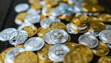 Bitcoin, dopo 12 anni riattiva un conto da $847.000. Ecco quanto vale oggi