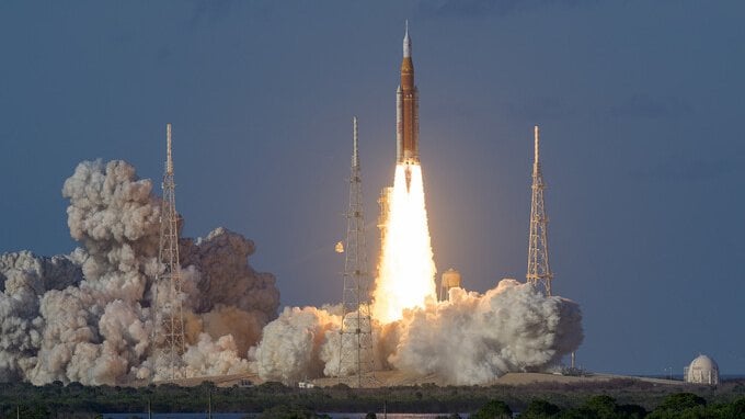 Artemis II, è partita la missione spaziale NASA verso l'orbita della luna