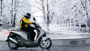 Scooter o microcar, quale conviene davvero per andare a scuola? Costi, consumi e sicurezza