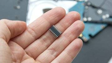 Green pass in un microchip sottopelle, in pochi se lo farebbero impiantare